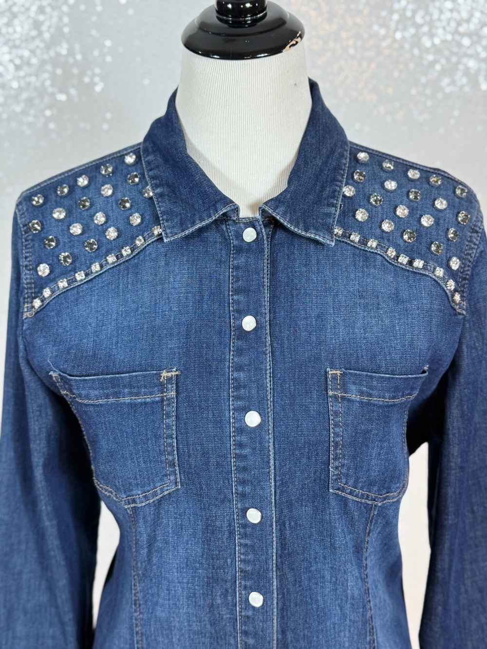 Chico’s Size 2 Denim Pearl Snap Shirt Rhinestone Studded Western Long Sleeve L - Picture 11 of 14